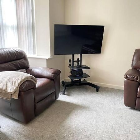 4-Room Detached Furnished Home With Parking 레스터 외부 사진
