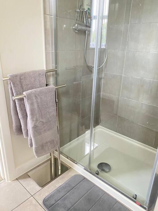 4-Room Detached Furnished Home With Parking 레스터 외부 사진